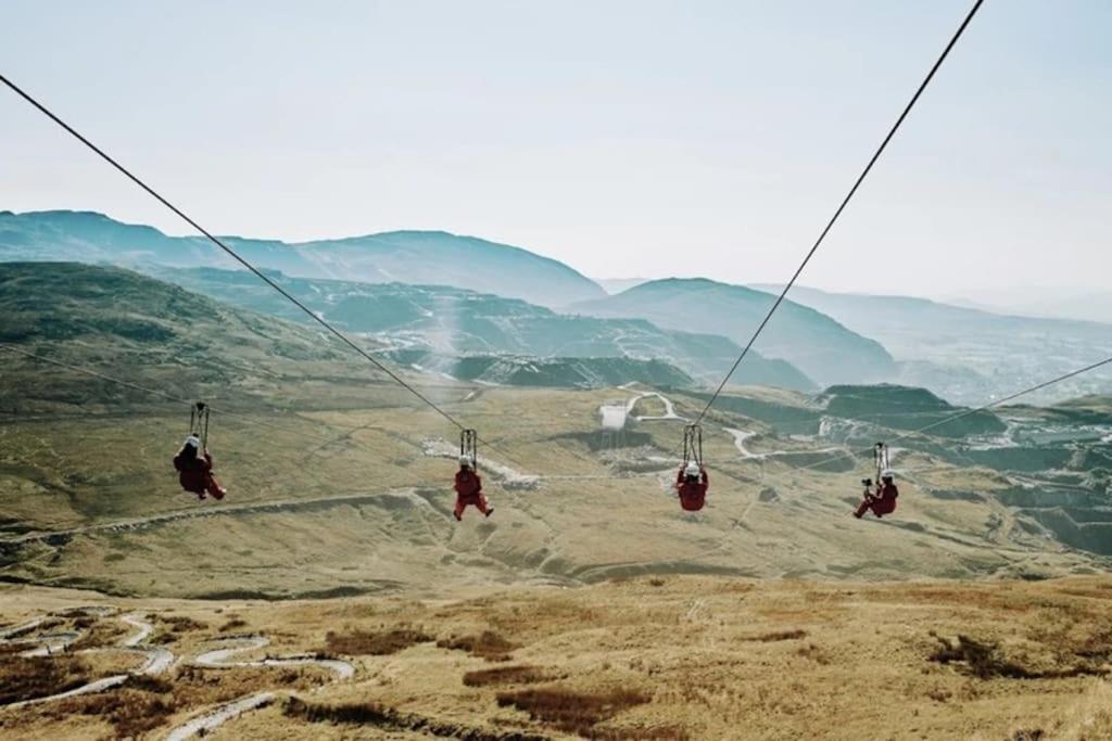 Zipworld Waterfalls Eryri Dogs Welcome 3 Bed Sleeps 5 بلايناو-فيستينيوج المظهر الخارجي الصورة